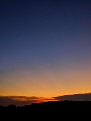 Obraz premium Sunset with a cresent moon