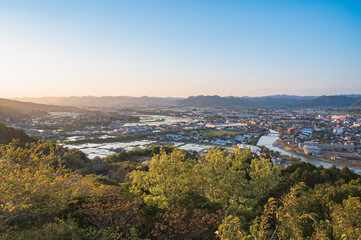 千葉　魚見塚から望む鴨川市の夕景