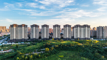 A residential district with tall buildings and lush green spaces, blending urban architecture and natural scenery.