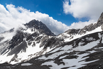 Obraz premium Majestic Jade Dragon Snow Mountain Landscape At Lijiang Yunnan China Photo