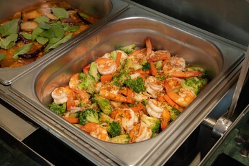 Stir-fried shrimp with broccoli and carrots
