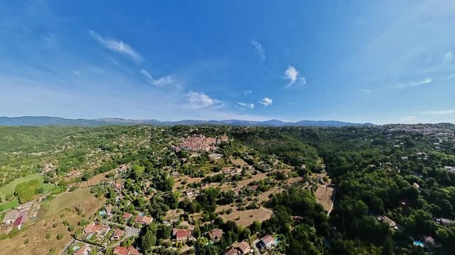 vue a&eacute;rienne de Callian, village de Provence