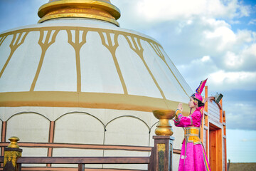 Mongolian girls dressed in luxurious Mongolian costumes on the Mongolian war chariots of the Jinyuan Grand Tent on the grassland