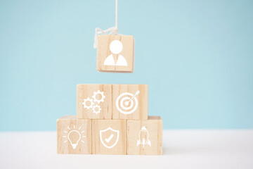 Obraz premium Wooden blocks featuring personal growth and development. business, leadership, teamwork, creativity, and innovation.