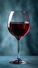 Naklejka premium Elegant red wine glass on a stylish backdrop