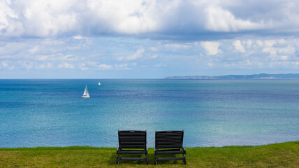 St&uuml;hle mit Blick in die Ferne