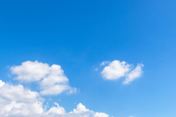 夏の青空と日差しに輝く夏の雲21
