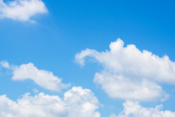 夏の青空と日差しに輝く夏の雲53