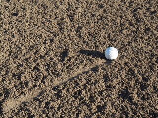 ball of the golf on the bunker