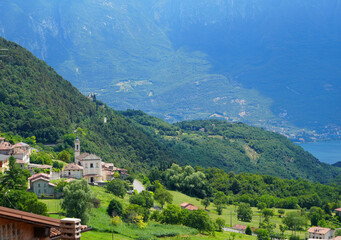 Obraz premium Landscape view from Tremosine sul Garda to the Garda lake and mountains