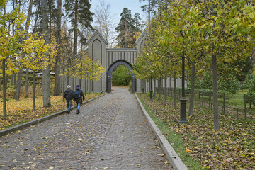 Cloudy autumn day, the road to the park.