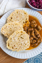 Gulash y knödel al estilo bohemio