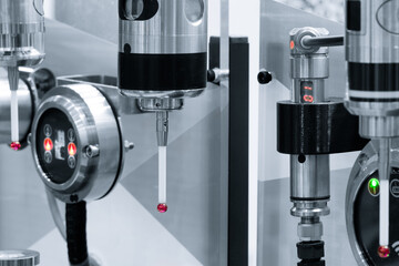 Close-up check measurement of detail by detecting head sensor