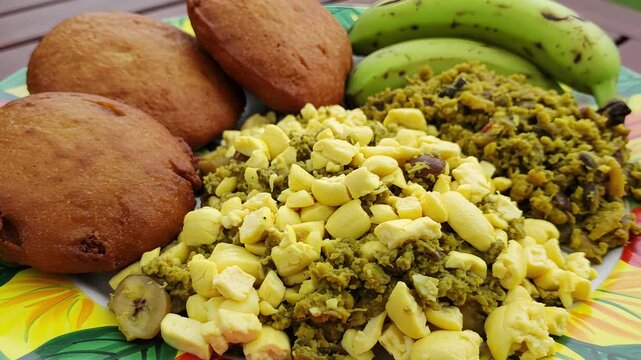 "Свежеприготовленный завтрак Ackee and Saltfish"