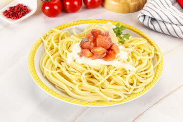 Pasta spaghetti with salmon and stracciatella