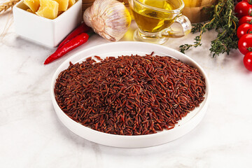 Red raw dry rice gor cooking