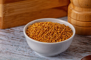 Raw dry aroma flavour mustard seeds