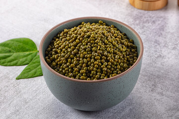 Raw dry green mash bean