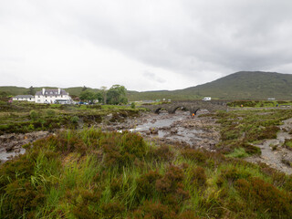 Sligachan Old Bridge, en la Isla de Skye, Escocia, Reino Unido