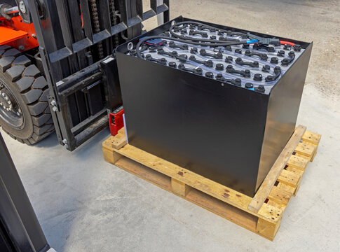 Lead Acid Battery Box for Forklift at Cargo Pallet