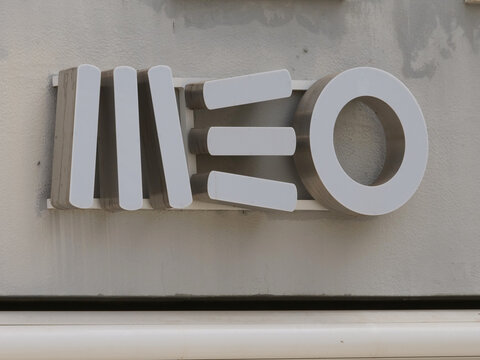 Portugal, Lagos, August 16. 2025, 
Log from MEO, a Portuguese telecommunications brand owned by Altice Portugal, offering both mobile and fixed-line services.
