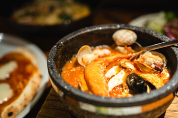 草木万里野の石焼きパエリア風リゾット