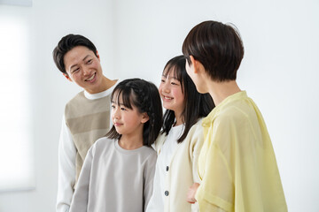 Obraz premium 家族四人のポートレート