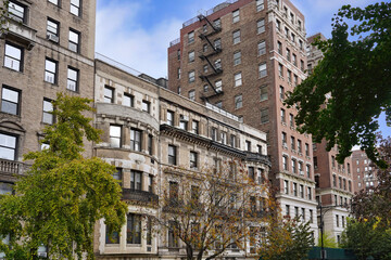 Naklejka premium New York City, elegant old apartment building