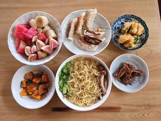 The set meal based on salt ramen with summer desserts / あっさり塩ラーメンと夏の小鉢・デザートの定食セット