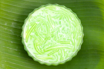 Fototapeta premium Rice noodles dessert with coconut milk cream