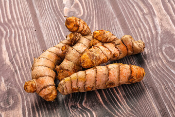 Fresh raw asian tumeric roots