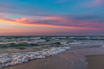 Nach Sonnenuntergang am Strand von Zingst an der Ostsee.