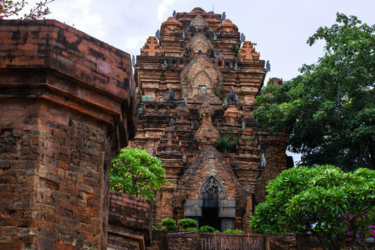 Th&aacute;p B&agrave; Ponagar, Nha trang, Vietnam