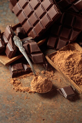 Broken bitter chocolate bar and cocoa powder.