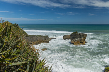 ニュージーランド　ウェスト・コーストのプナカイキにあるパンケーキ・ロックスの風景