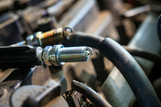 Spark plugs for gasoline engines are new and efficient, resulting in complete combustion in the engine, no soot and dirt Changing spark plugs can maintain and extend the life of the engine