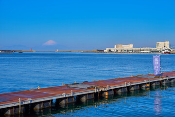 Obraz premium 神奈川県三浦市三崎町城ヶ島から西側(三崎5丁目,渡船のりば,富士山,灯台など)の眺望