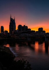 Obraz premium Nashville's Skyline at Dusk: A Silhouette of Urban Beauty and Serenity
