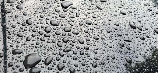 Minimalist background and water drop design on a black surface
A simple composition perfect for minimalist design, clean backgrounds, or modern projects.