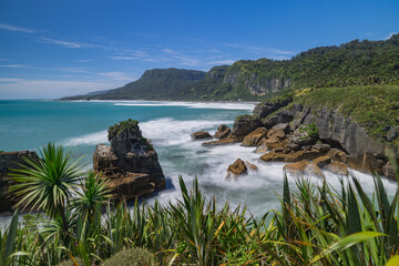 ニュージーランド　ウェスト・コーストのプナカイキにあるパンケーキ・ロックスの風景