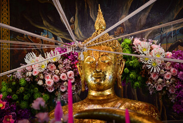 golden buddha statue