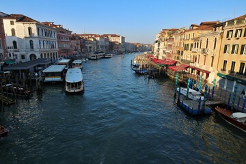 Obraz premium Morning view of Grand Canal from Rialto Bridge in Venice, Italy