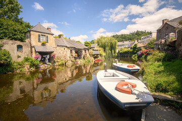 les barques et lavoirs  de pontrieux dans les côtes d'Armor en Bretagne © jmbreizh