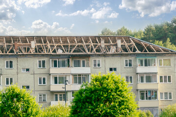 replacement or repair of the roof and roof in an old Soviet five-storey building. Renovation and repair of typical five-storey Khrushchev houses in Krasnoyarsk.
