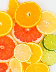 Obraz premium Colorful citrus slices arranged