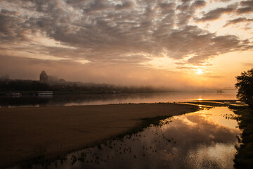 sunrise over the foggy river in Toruń © Przemylsaw Budzynski