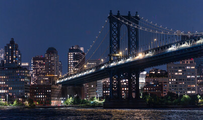 brooklyn bridge at night