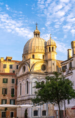 Obraz premium Santa Maria dei Miracoli church dome in Venice at sunset