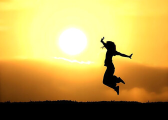 Fototapeta premium Silhouette einer Frau springt bei Sonnenuntergang – Lebensfreude und Freiheit