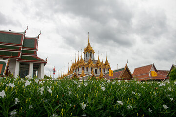 Fototapeta premium Wat Ratchanatdaram Worawihan or Wat Ratchanatdaram